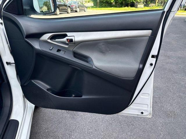 Photo of 2010 White Toyota Matrix