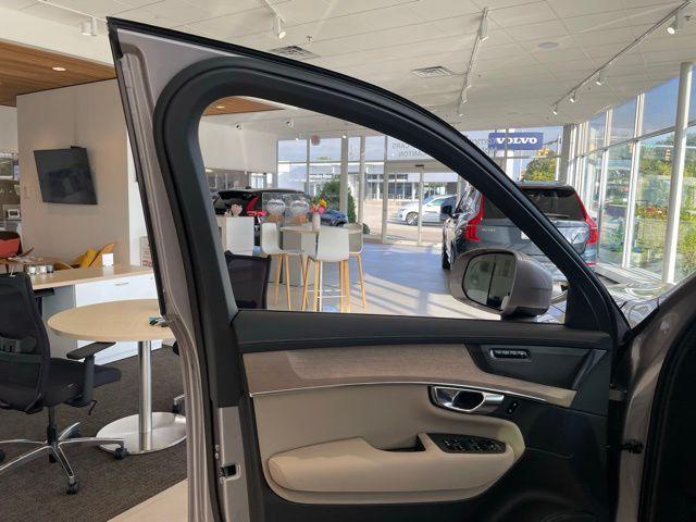 Photo of 2026 Silver Volvo XC90