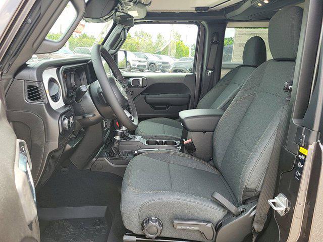 Photo of 2025 Granite Crystal Metallic Clearcoat Jeep Wrangler
