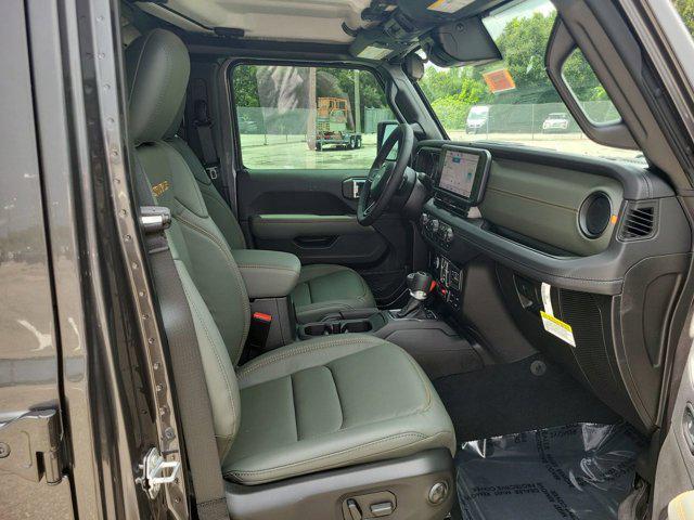 Photo of 2025 Granite Crystal Metallic Clearcoat Jeep Gladiator