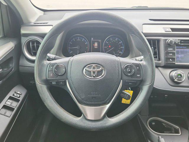 Photo of 2018 Super White Toyota RAV4