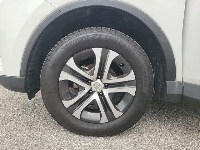 Photo of 2018 Super White Toyota RAV4