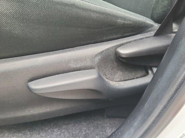 Photo of 2018 Super White Toyota RAV4