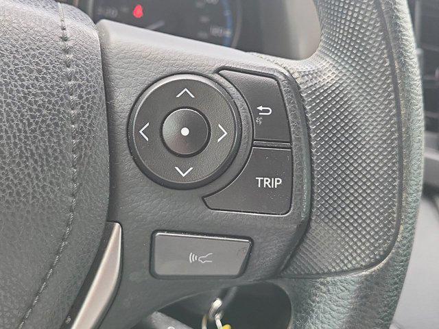 Photo of 2018 Super White Toyota RAV4