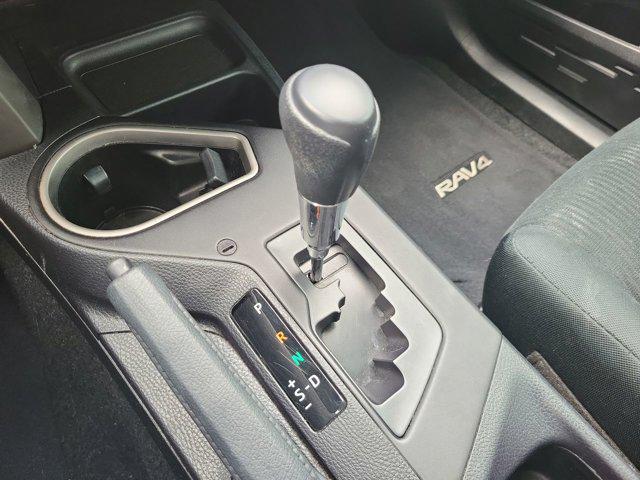 Photo of 2018 Super White Toyota RAV4