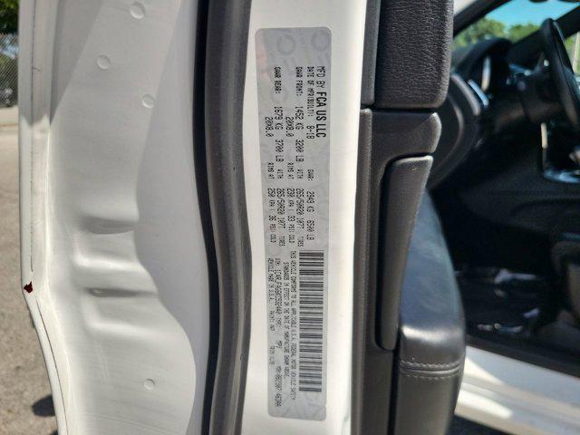 Photo of 2019 Bright White Clearcoat Jeep Grand Cherokee