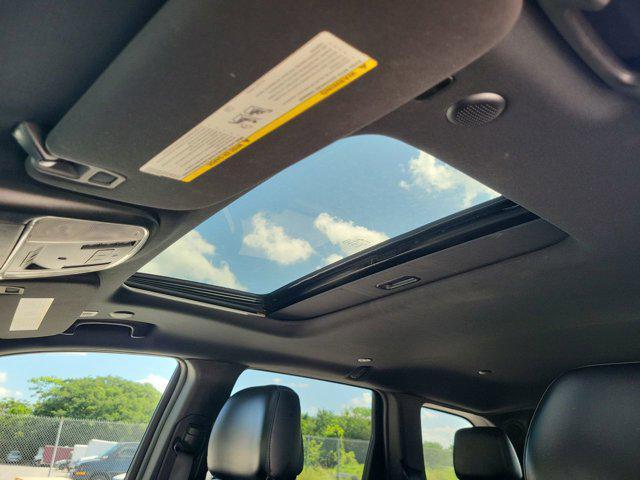 Photo of 2019 Bright White Clearcoat Jeep Grand Cherokee