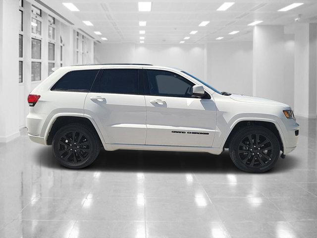 Photo of 2019 Bright White Clearcoat Jeep Grand Cherokee