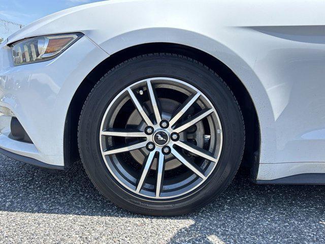 Photo of 2015 OXFORD WHITE Ford Mustang
