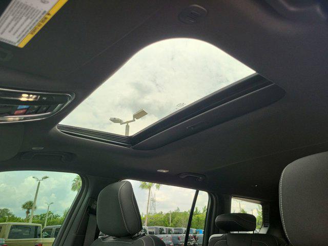 Photo of 2025 Silver Zynith Jeep Grand Cherokee L