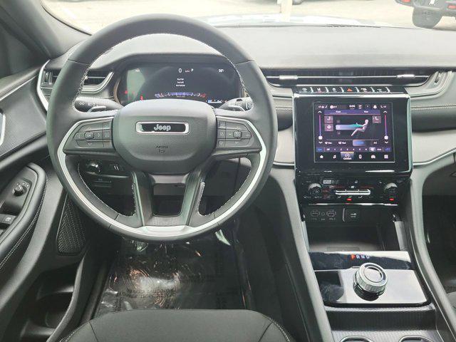 Photo of 2025 Silver Zynith Jeep Grand Cherokee L