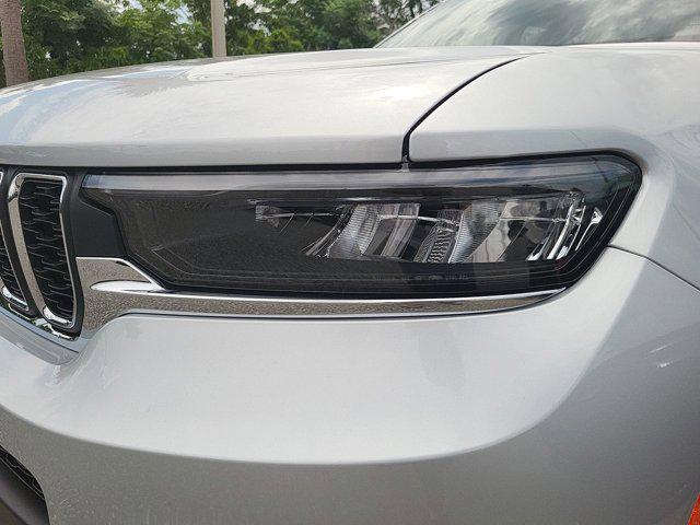 Photo of 2025 Silver Zynith Jeep Grand Cherokee L