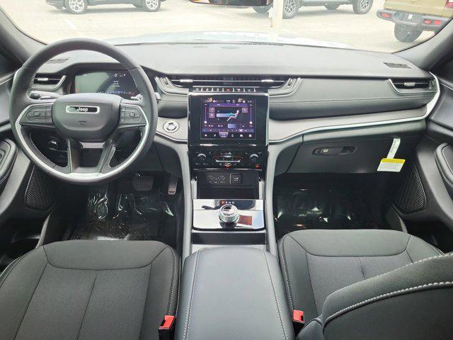Photo of 2025 Silver Zynith Jeep Grand Cherokee L
