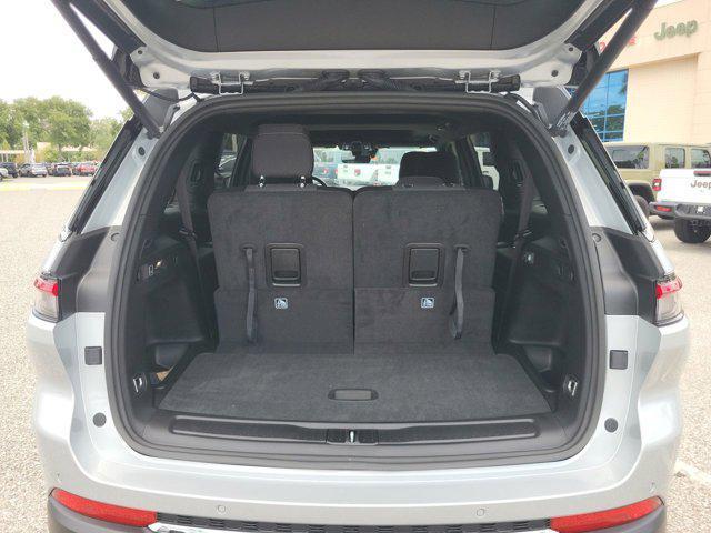 Photo of 2025 Silver Zynith Jeep Grand Cherokee L
