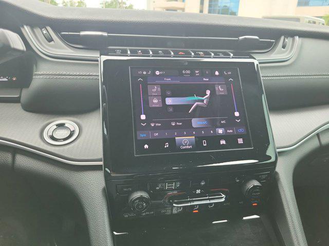 Photo of 2025 Silver Zynith Jeep Grand Cherokee L