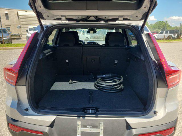 Photo of 2025 Gray Volvo EX40