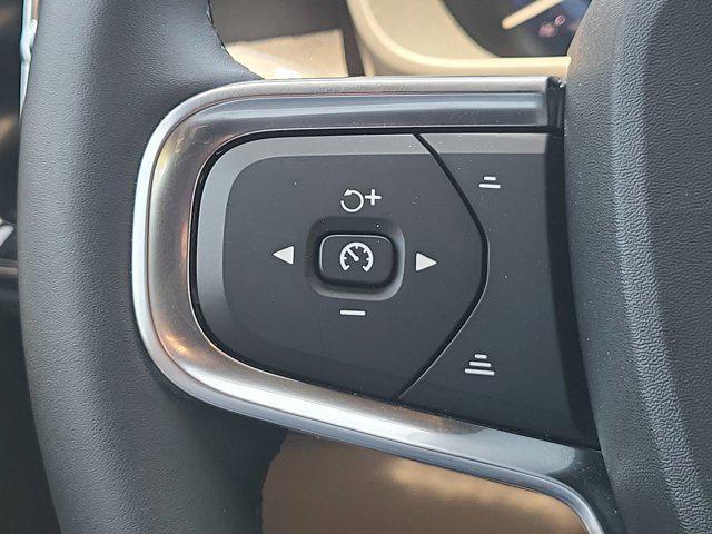 Photo of 2025 Gray Volvo EX40