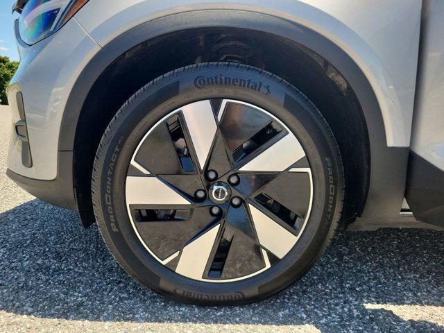 Photo of 2025 Gray Volvo EX40