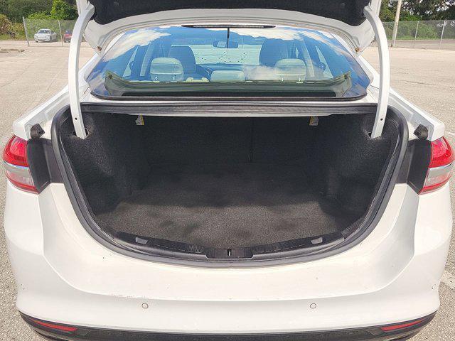 Photo of 2018 OXFORD WHITE Ford Fusion