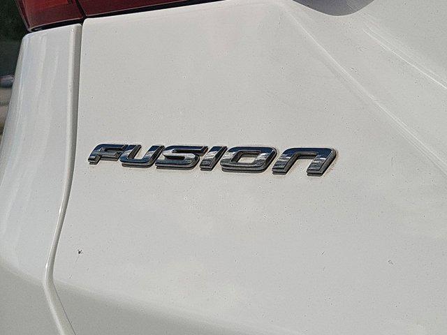 Photo of 2018 OXFORD WHITE Ford Fusion