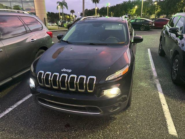 Photo of 2017 Diamond Black Crystal Pearlcoat Jeep Cherokee