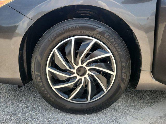 Photo of 2016 Predawn Gray Mica Toyota Camry