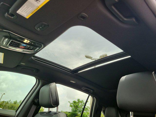Photo of 2025 Bright White Clearcoat Jeep Wagoneer S