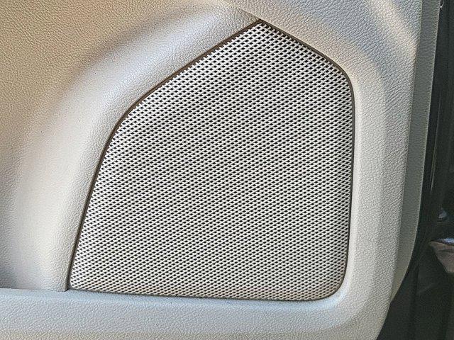 Photo of 2016 MAGNETIC METALLIC Ford Edge