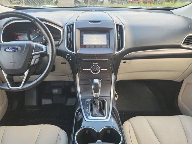 Photo of 2016 MAGNETIC METALLIC Ford Edge