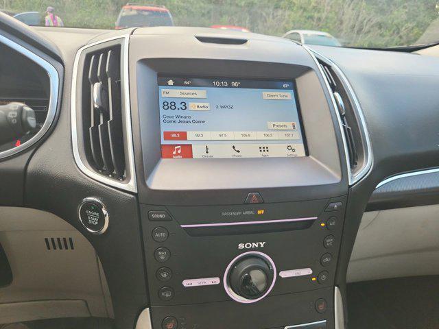 Photo of 2016 MAGNETIC METALLIC Ford Edge