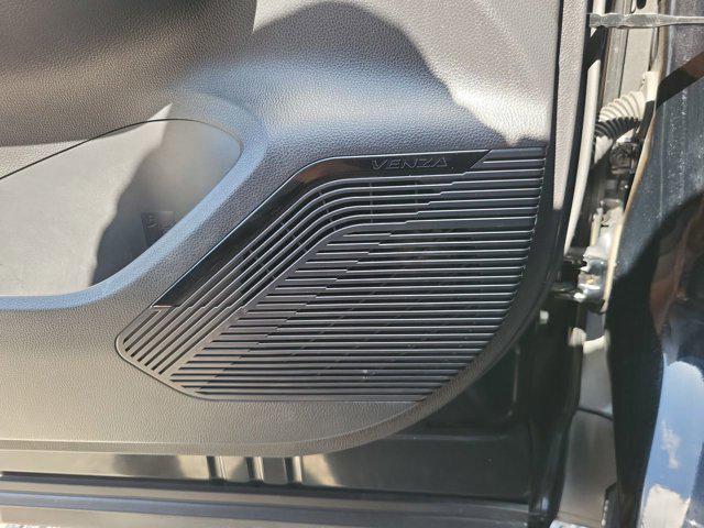 Photo of 2022 Black Toyota Venza