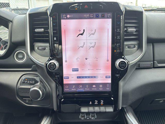 Photo of 2025 Diamond Black Crystal Pearlcoat RAM 1500