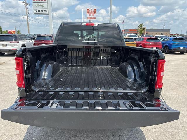 Photo of 2025 Diamond Black Crystal Pearlcoat RAM 1500