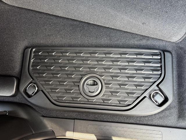 Photo of 2025 Diamond Black Crystal Pearlcoat RAM 1500