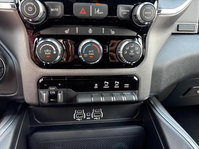 Photo of 2025 Diamond Black Crystal Pearlcoat RAM 1500