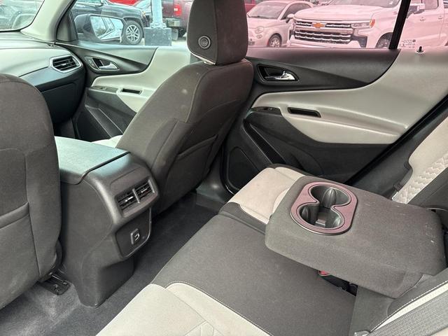 Photo of 2021 Silver Ice Metallic Chevrolet Equinox