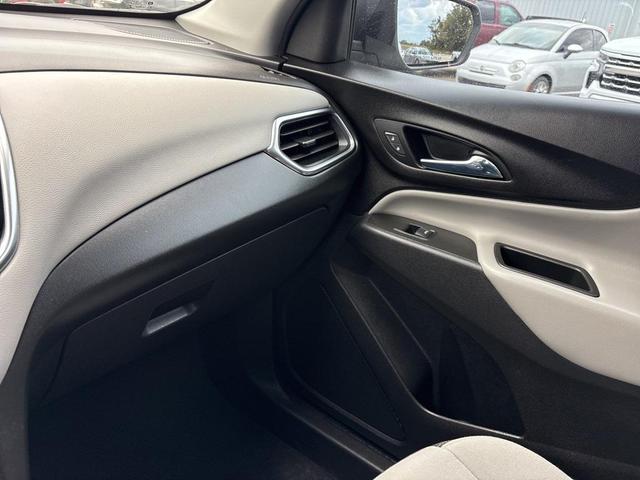 Photo of 2021 Silver Ice Metallic Chevrolet Equinox