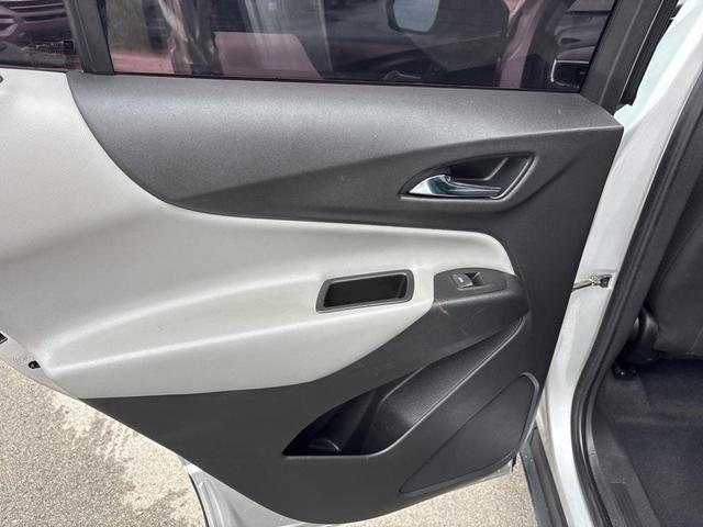Photo of 2021 Silver Ice Metallic Chevrolet Equinox