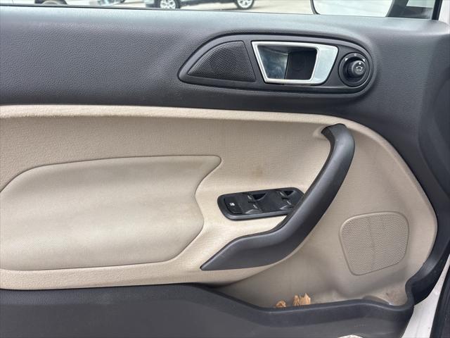 Photo of 2016 White Ford Fiesta