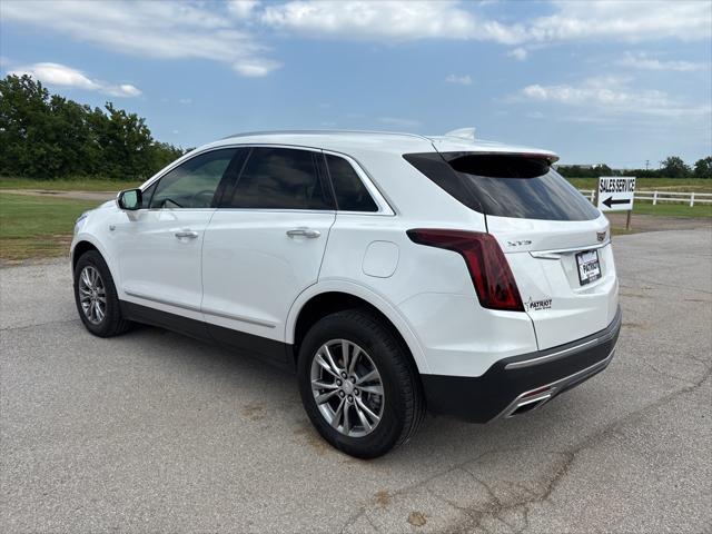Photo of 2023 Crystal White Tricoat Cadillac XT5