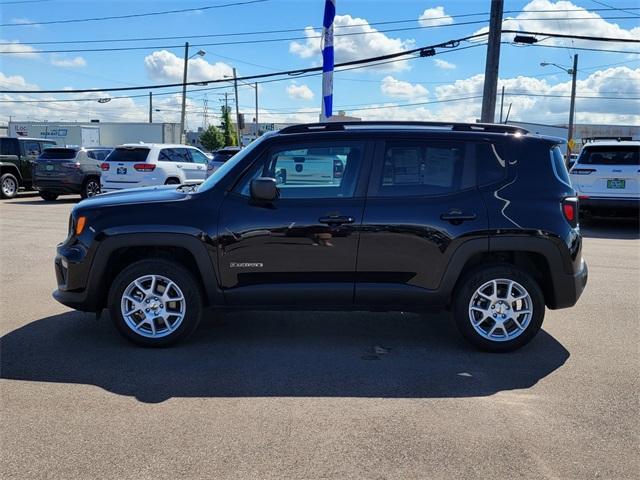 Photo of 2022 Black Clearcoat Jeep Renegade