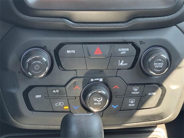 Photo of 2022 Black Clearcoat Jeep Renegade
