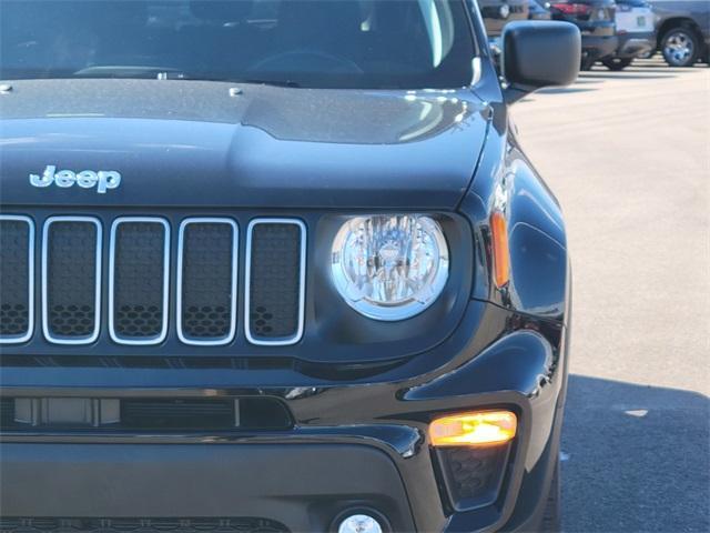 Photo of 2022 Black Clearcoat Jeep Renegade