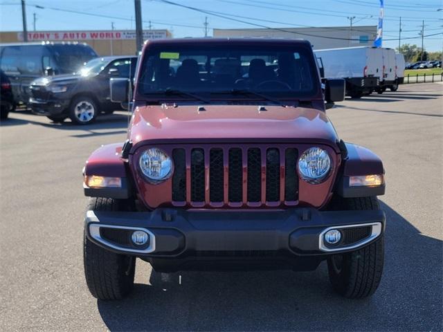 Photo of 2022 Snazzberry Pearlcoat Jeep Gladiator