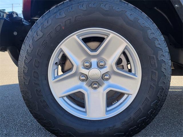 Photo of 2022 Snazzberry Pearlcoat Jeep Gladiator