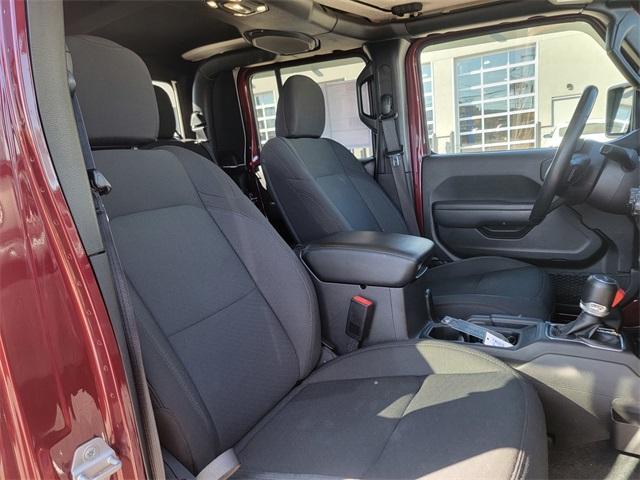 Photo of 2022 Snazzberry Pearlcoat Jeep Gladiator
