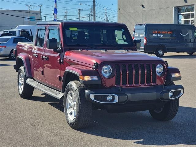 Photo of 2022 Snazzberry Pearlcoat Jeep Gladiator