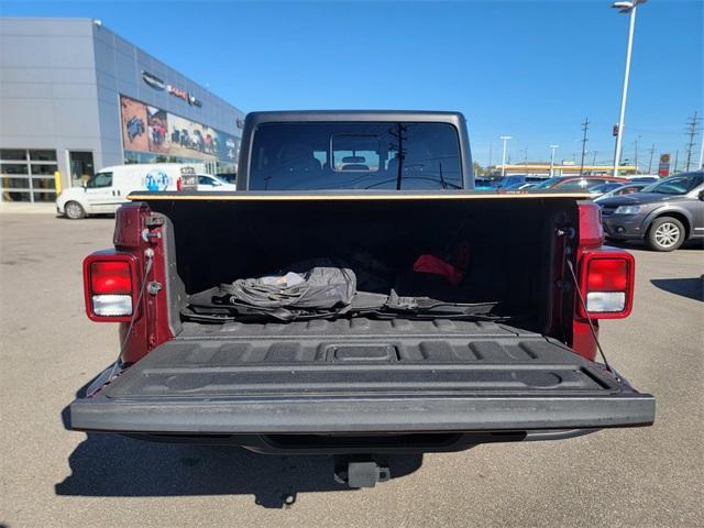 Photo of 2022 Snazzberry Pearlcoat Jeep Gladiator