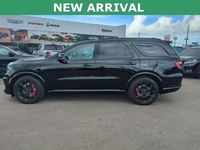 Photo of 2022 DB Black Crystal Clearcoat Dodge Durango