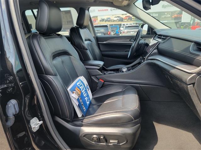 Photo of 2021 Diamond Black Jeep Grand Cherokee L